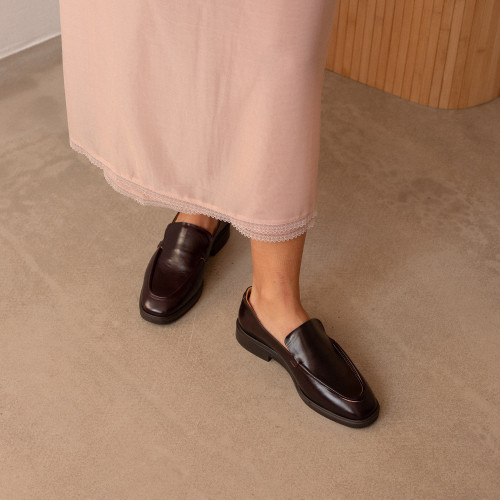 Camila Flats, mahogany | Balagan Studio