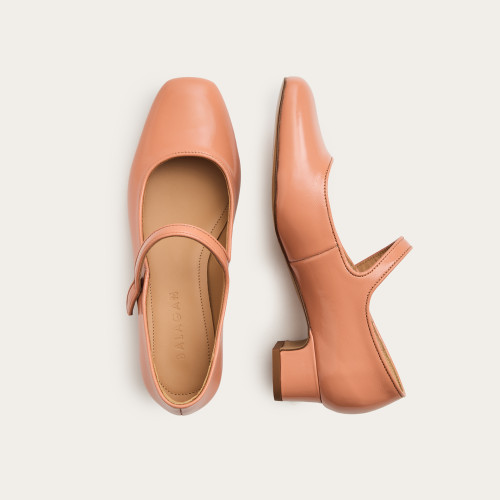 Dora Low Heels, apricot gloss | Balagan Studio