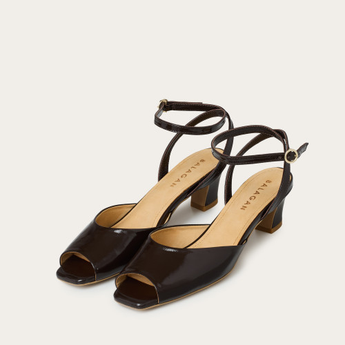 Sara Sandals, glossy brown | Balagan Studio