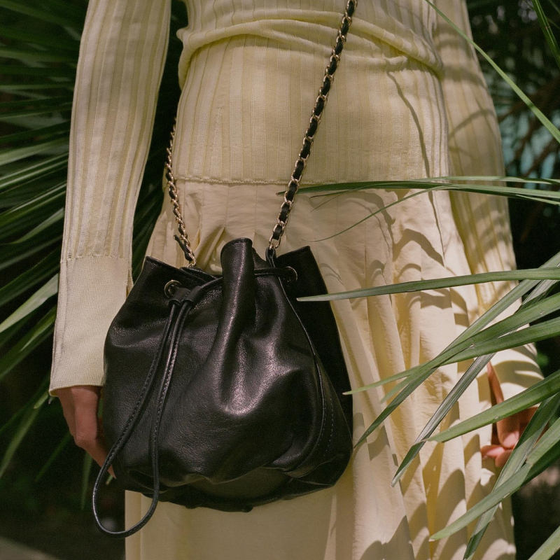 CROSSBODY